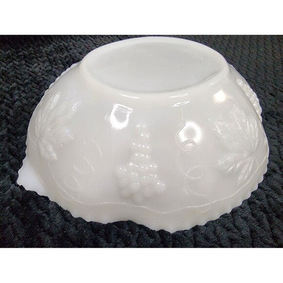 Indiana Glass Milk Glass Harvest/Grapevine Bowl – 1970s Made in USA - Picture 3 of 9